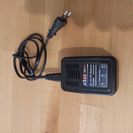 6MM - 2.EL SKYRC LIPO ŞARJ ALETİ