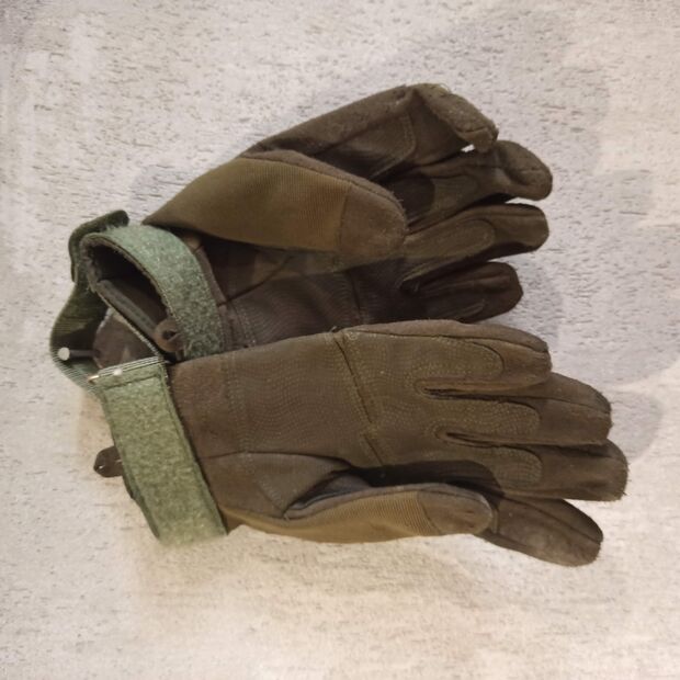 USED AIRSOFT GLOVES