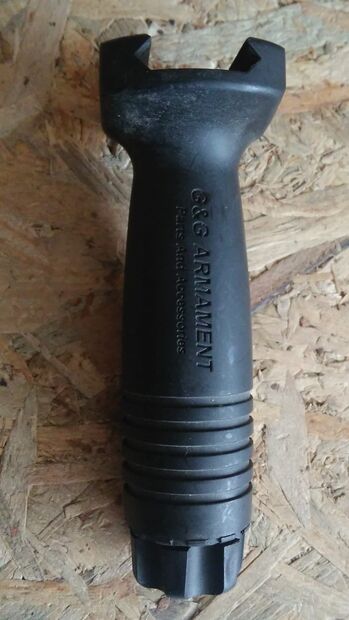 USED AIRSOFT GRIP 2