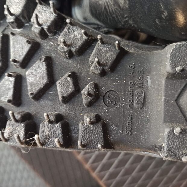 USED AIRSOFT SHOES (NUMBER 37)