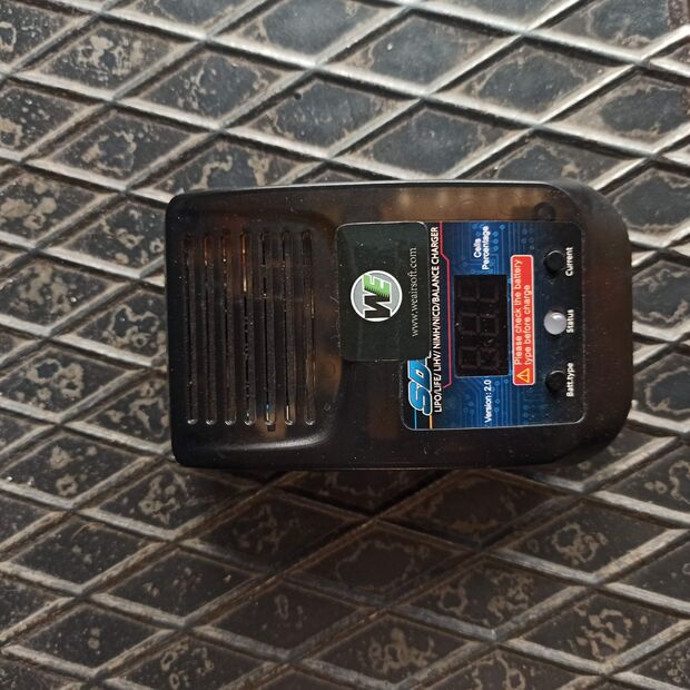 USED NIMH/LIPO CHARGER