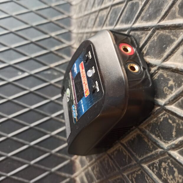 USED NIMH/LIPO CHARGER