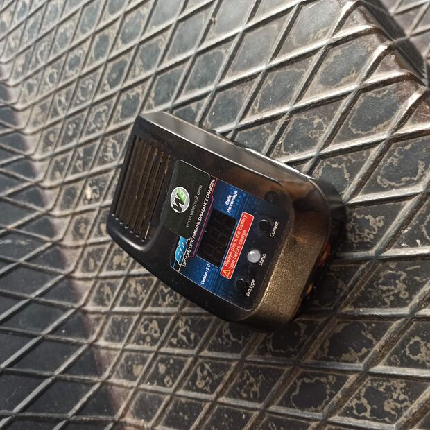 USED NIMH/LIPO CHARGER